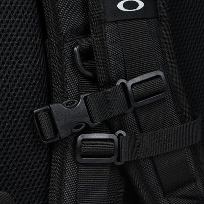 リュック Enhance ライト バックパック XL 8.0 FW 黒 40L FOS901841-081 40L デイバッグ 大容量 撥水 通勤 通学