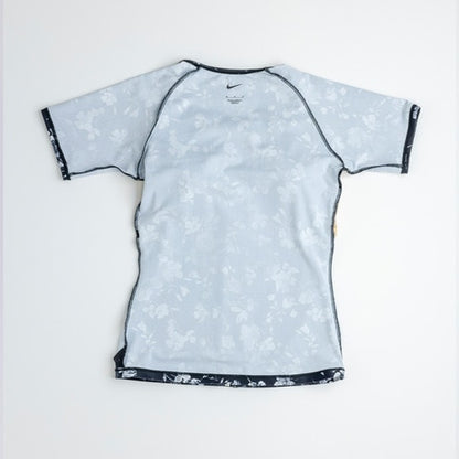 【NIKE ナイキ】レディース フィットネス水着    総柄ジップ付き 半袖セパレーツ セパレート 上下セット 胸カップ付き フロントジップ 袖付き 2993149