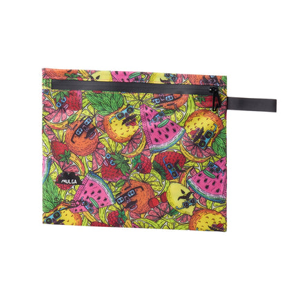 【Speedo（スピード）】スイムポーチ フラットポーチ スピード 強はっ水加工 防水シームテープ 止水ファスナー モルガ コラボ商品  SE22552MU MULGA THE ARTIST