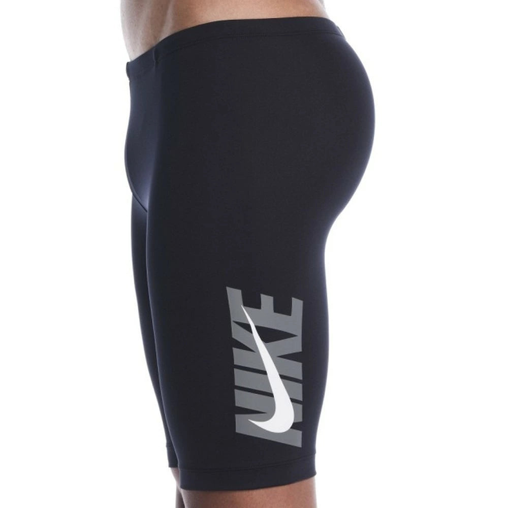 【NIKE（ナイキ）】 メンズ フィットネス水着 水泳 マルチロゴルーズフィットジャマー NESSG014